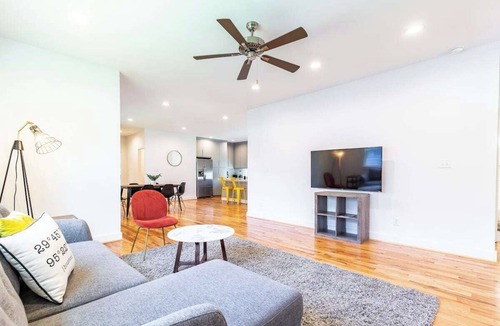 Lawndale/ Wayside House | Your Comfy Bungalows! Sleeps 30/12BR/8BA/16PA