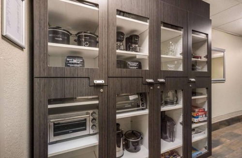 North Arlington Hotel | Your Home Away From Home! TWO Modern Suites, Full Kitchens, Pets are Welcome!