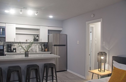 Hyde Park Apartment | Your Montrose Studios! Sleeps 42/21BR/21BA/21PA