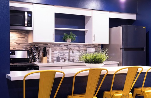 Montrose Apartment | Your Montrose Studios! Sleeps 26/13BR/13BA/13PA