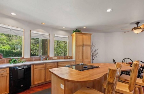 Forest Lakes House | Yurt Inspired Home,Great Back Deck, Adventure Close!