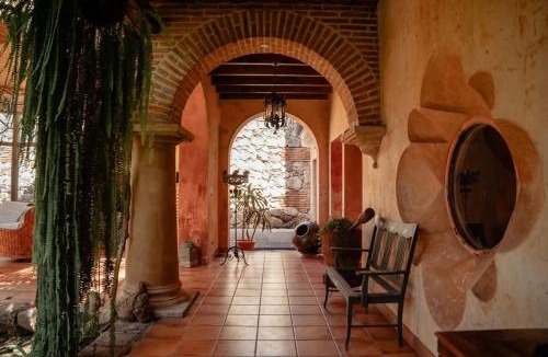 Antigua Guatemala Bed & Breakfast | Zahar Boutique Stay Volcano Views and Pool