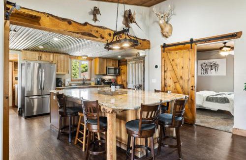 Williamson Villa | Zebra Ranch 16-Guest Compound Mtn VuSpaPKL BAL