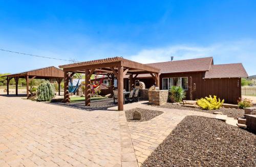Williamson Villa | Zebra Ranch 16-Guest Compound Mtn VuSpaPKL BAL