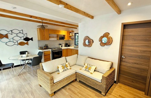 San Juan La Laguna House | Zorro Shelter! "At the Heart of the Lake"