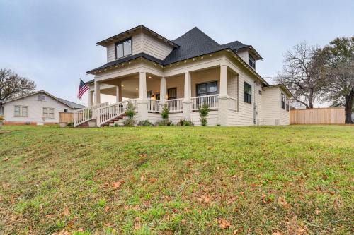 1/2 Mi to Downtown Shops: Brenham Home w/Fire Pit