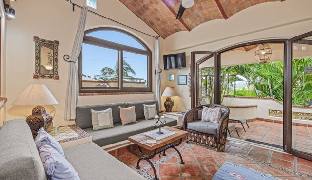 1/BD Private Villa, Lovely Pool, Tranquil location, 5 min walk to town/beach