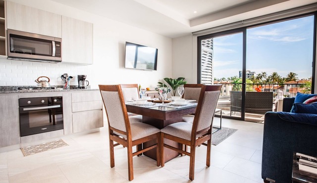 1 Bedroom/Rooftop pool, Punto Madeira in Versalles 1BD Condo for rent in Versall
