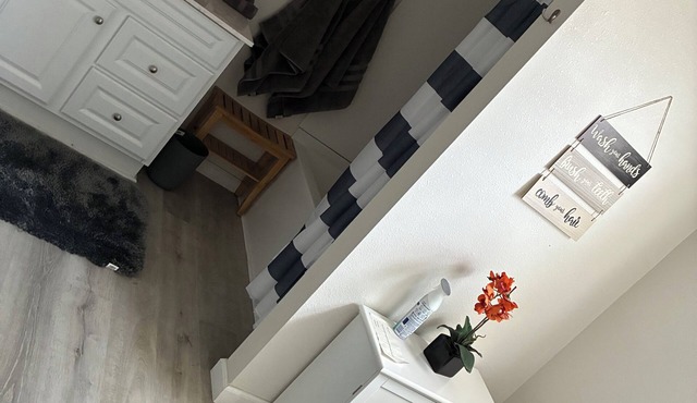1-bedroom with AC and WiFi in Marvelous Hill Country.