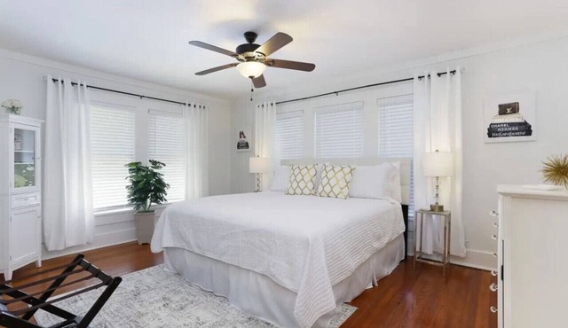1 BR/1BA Downtown, Riverwalk, Golf, Zoo & Pearl