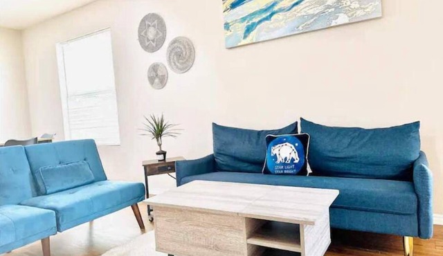 10 mins to Seaworld perfect blend of comfort, convenience, and charm.