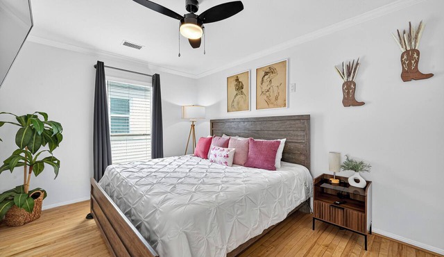 1714 Fairview 1KING/1BA Top Apt Duplex Pets Ok! 10 FURNISED APARTMENTS ON-SITE.