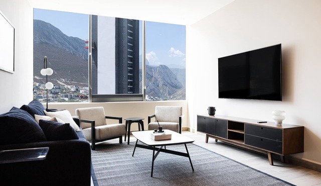 17th-Floor Huasteca Mountain Views, Roofool & Gym