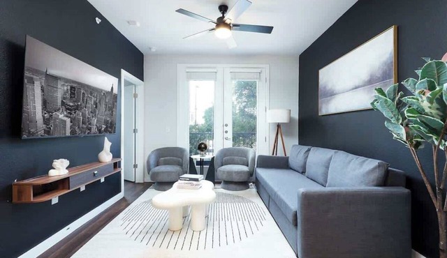 1BR Escape w/Gym & Parking Near Rvrwalk & Dome