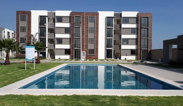 2 Bedroom Modern Apartment with Pool in Puebla near VW & Val’Quirico