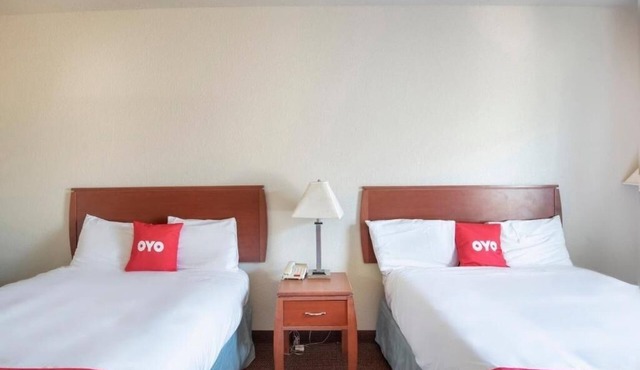 2 Comfortable Rooms, Seasonal Pool, Enjoy Nearby Attractions