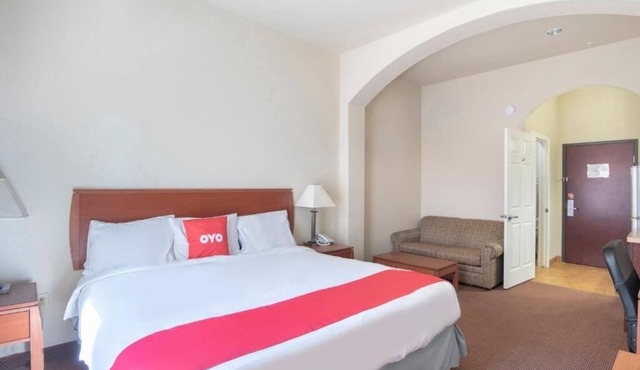 2 Comfortable Rooms for Families w/Nearby Dining & Attractions