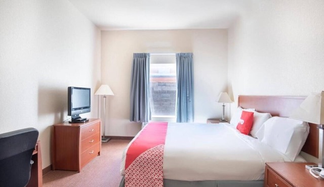 2 Convenient Rooms | Stay Near Local Dining – Affordable & Clean Space