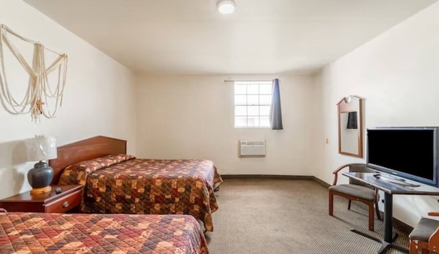 2 Convenient Rooms for a Comfortable Stay near Historic Brownsville Museum
