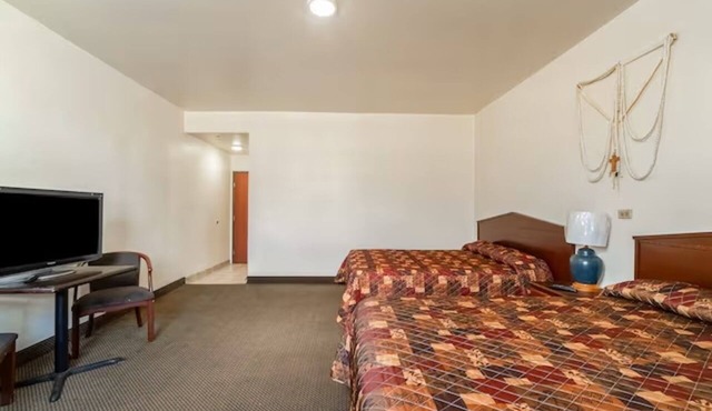 2 Group-Friendly Rooms near Brownsville Museum of Fine Art