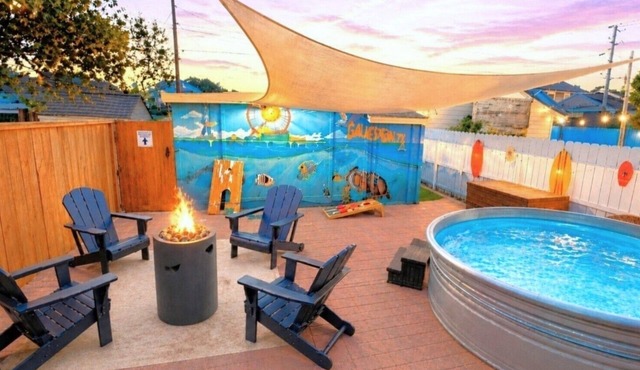 2 Homes 2 Pools! Steps to Beach 3 Kings + Bikes Sleeps 14