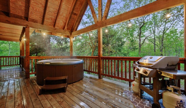 2 Master Suites, hot tub, fireplace, back deck, wrap around porch, secluded
