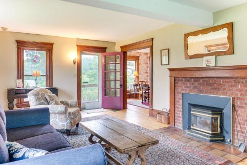 2 Mi to Chardon Square: Family Farmhouse Escape in Concord