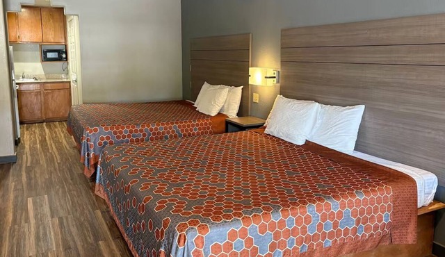 2 Modern Family Rooms w/Kitchenette & Free Parking