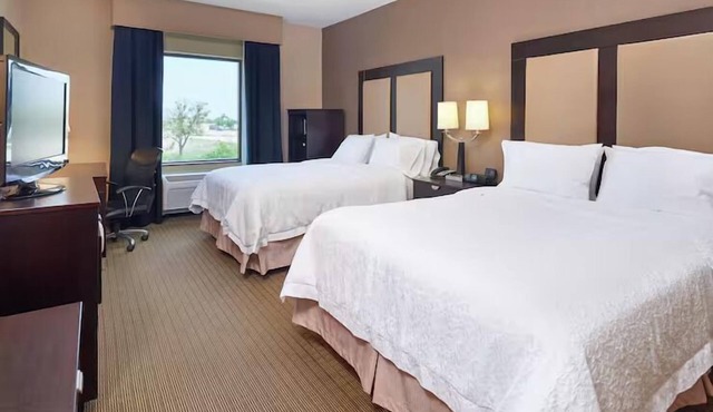 2 Queen Beds | Explore Decatur from Our Hotel - Free Hot Breakfast & Parking in Decatur