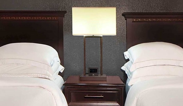 2 Serene Rooms with Marina Views, Ideal for Family Getaways