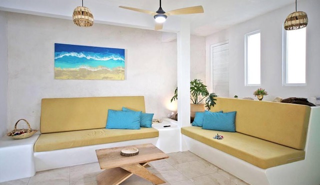 2BdR -Rocks at Mikasa- Near Beach, Pool, King Beds, AC, Fast Wifi