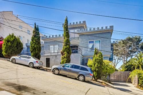 2br Castle on the Hill wVIEWS