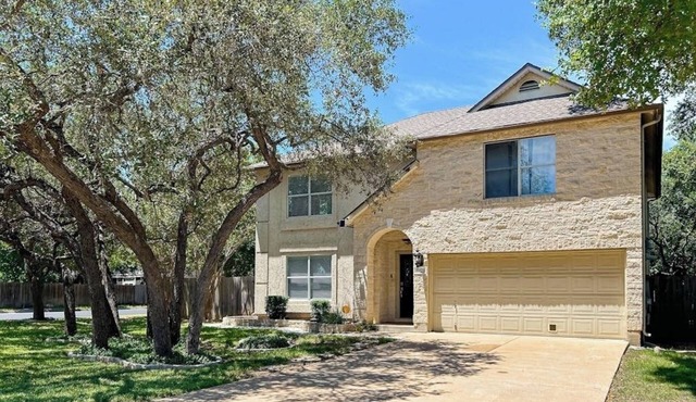 3-bedroom home with private pool, gym room, close to Downtown Austin
