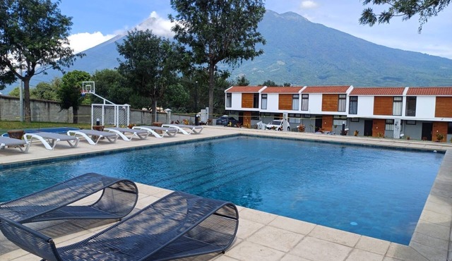 3-bedroom house in perfect Alotenango with fitness room access