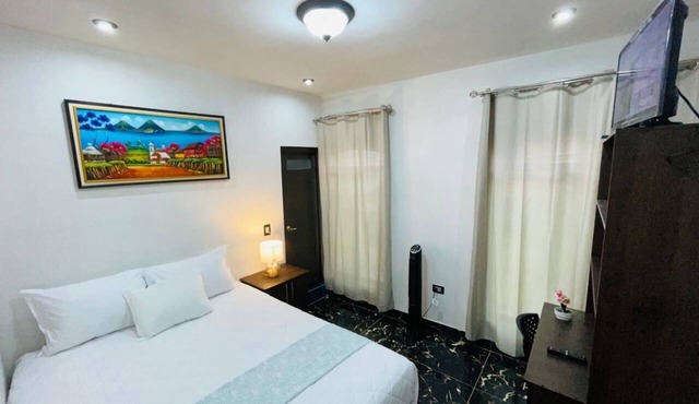3 bedroom in house in charming Panajachel with AC, WiFi. Enjoy your stay