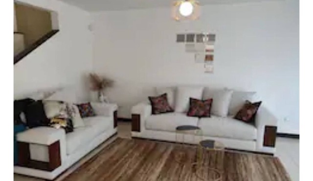 3-bedroom residential home w/on-premises parking