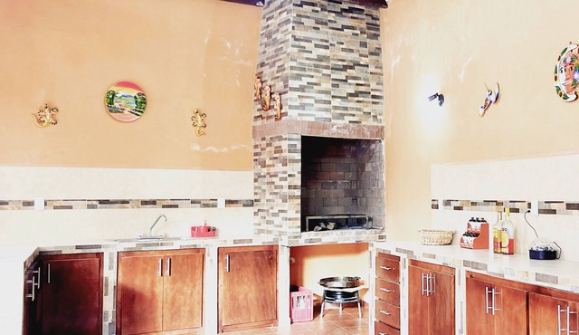 "3 Min to Santiago Square! 'La Casita De Santiago' – Your Charming Getaway!"