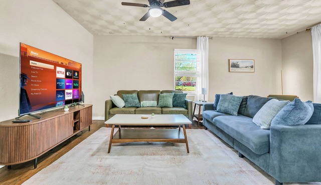 3BD/2BA, King Bed, Dedicated Workspace, Pets Ok