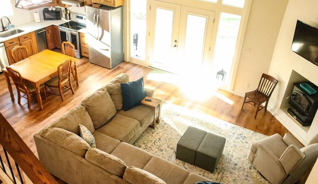 3bd 2bth Barndominium home is 17 mi from Canton 1st Monday. Hunting and fishing
