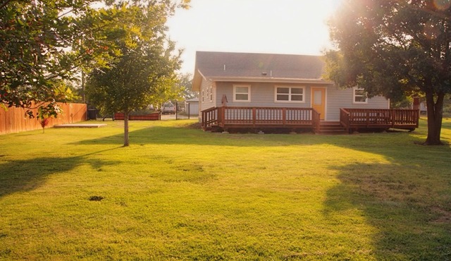 3BR- 2.5 BA Guest House in Sabinal - Sleeps 6 - Pond View