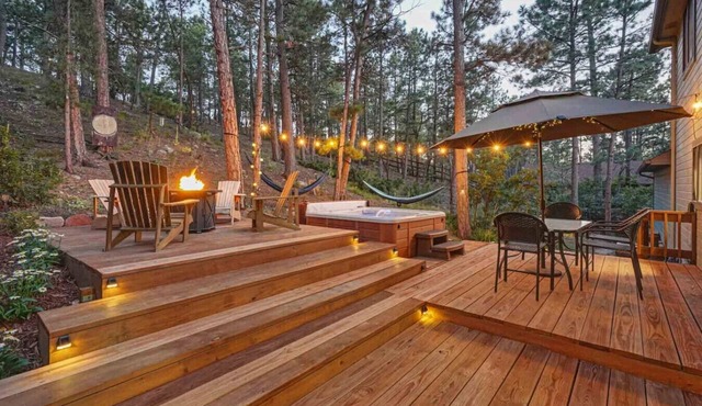 4 BDRM Spacious Mountain Retreat w/Hot Tub, Firepit & Games