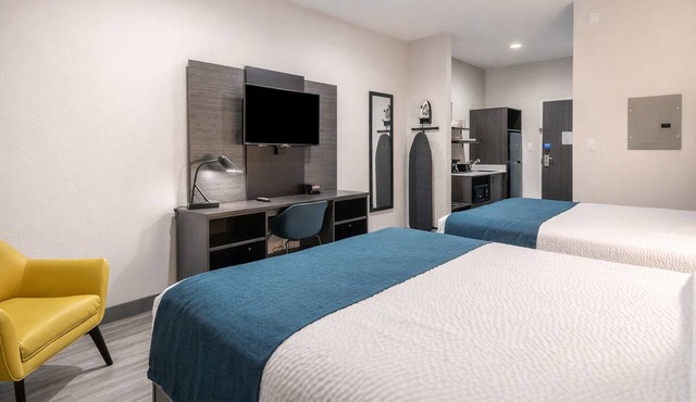 4 Conveniently Located Pet-Friendly Rooms | Steps to Local Dining & Restaurants in Mesquite