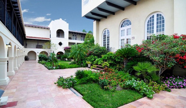 4 Double Suite with Pools, Hot Tub & Bar, Close to Rio Grande & Local Shops