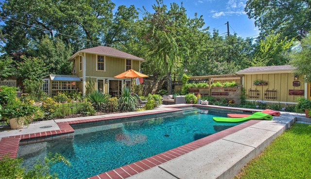 4 Mi to Dtwn! Fort Worth Cottage w/Shared Pool