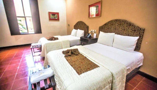 4-Stay, 2 Double Rooms: Charming Room Near Mérida’s Cultural Landmarks