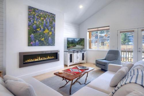 436 Estancia Loop