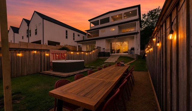 4BR Luxury Dallas Retreat with Resort Style Backyard