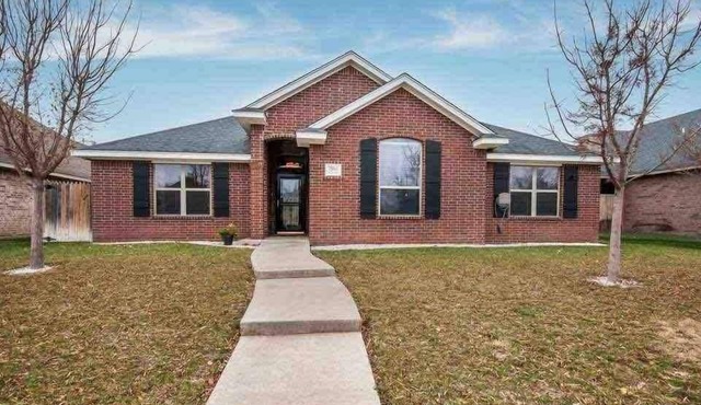 4BR Sleep 10 Family Home Amarillo + AI Data Center