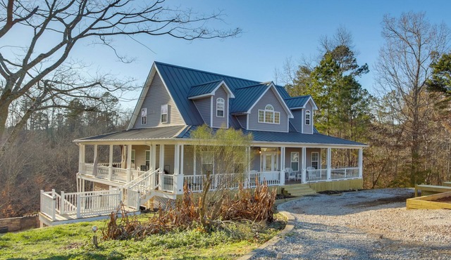 5-Acre Hideaway on Pickwick Lake: Great for Groups in Waterloo