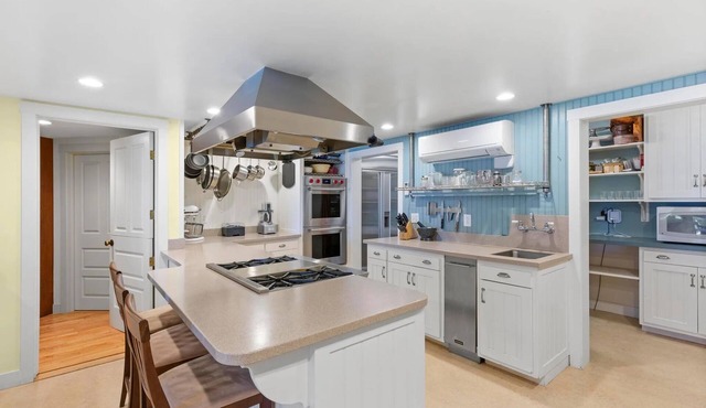 5 Acre Private Coastal Estate: 2 Homes, Kayaks, Kid-Friendly, Gym w/Peloton + in Georgetown